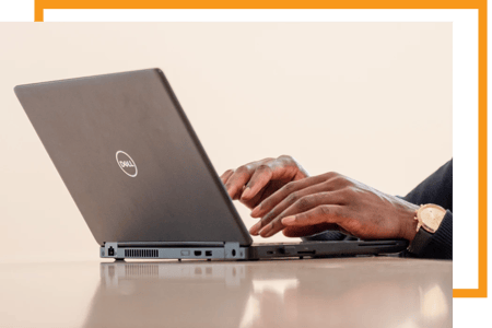 Cybersecurity expert implementing an incident management procedure