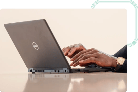 Cybersecurity expert implementing an incident management procedure
