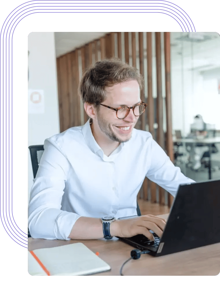Cybersecurity consultant performing a risk analysis
